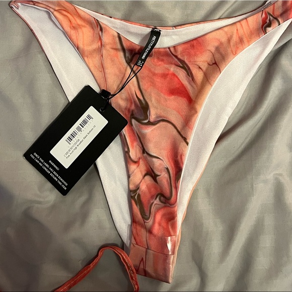 Pink bikini - Picture 2 of 2